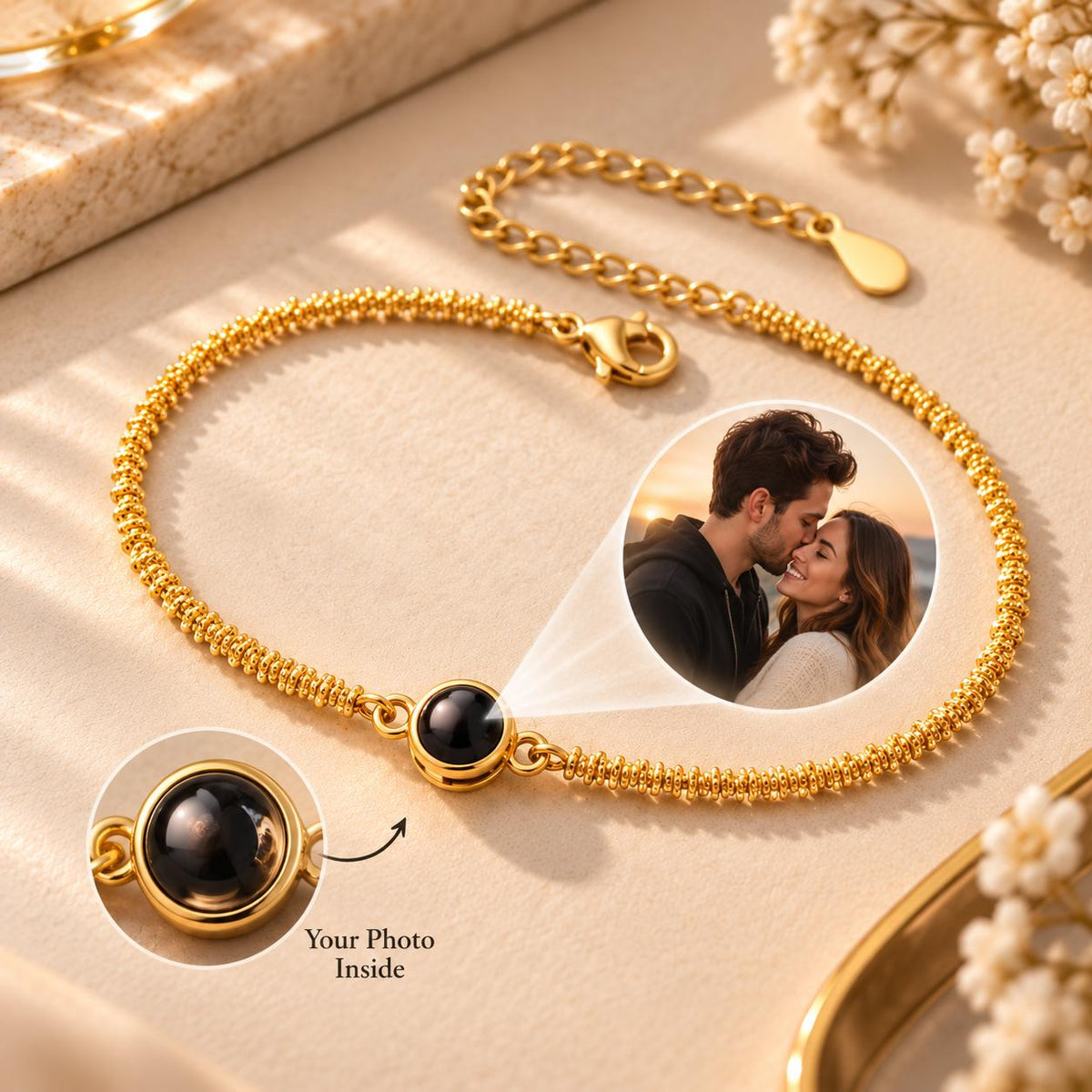 Sparkling chain photo bracelet with round projection charm